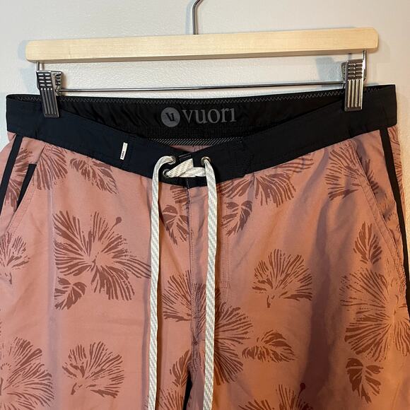 Vuori Cruise Men's Board Shorts Swim Trunks Men's Size 30 EUC - Picture 4 of 10